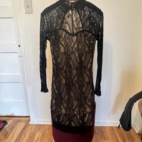 Black lace dress 
Large 
From Windsor - Picture 2 of 10